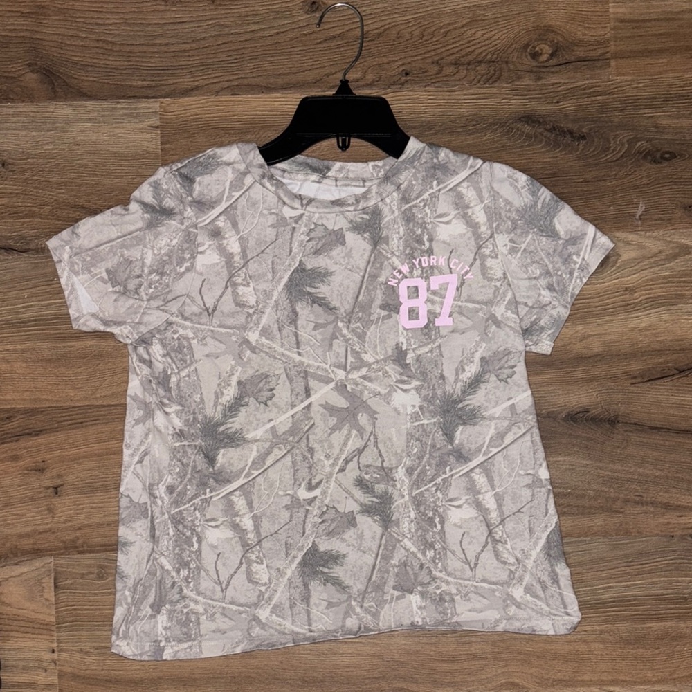Aeropostale Gray and Pink Short Sleeve Tee